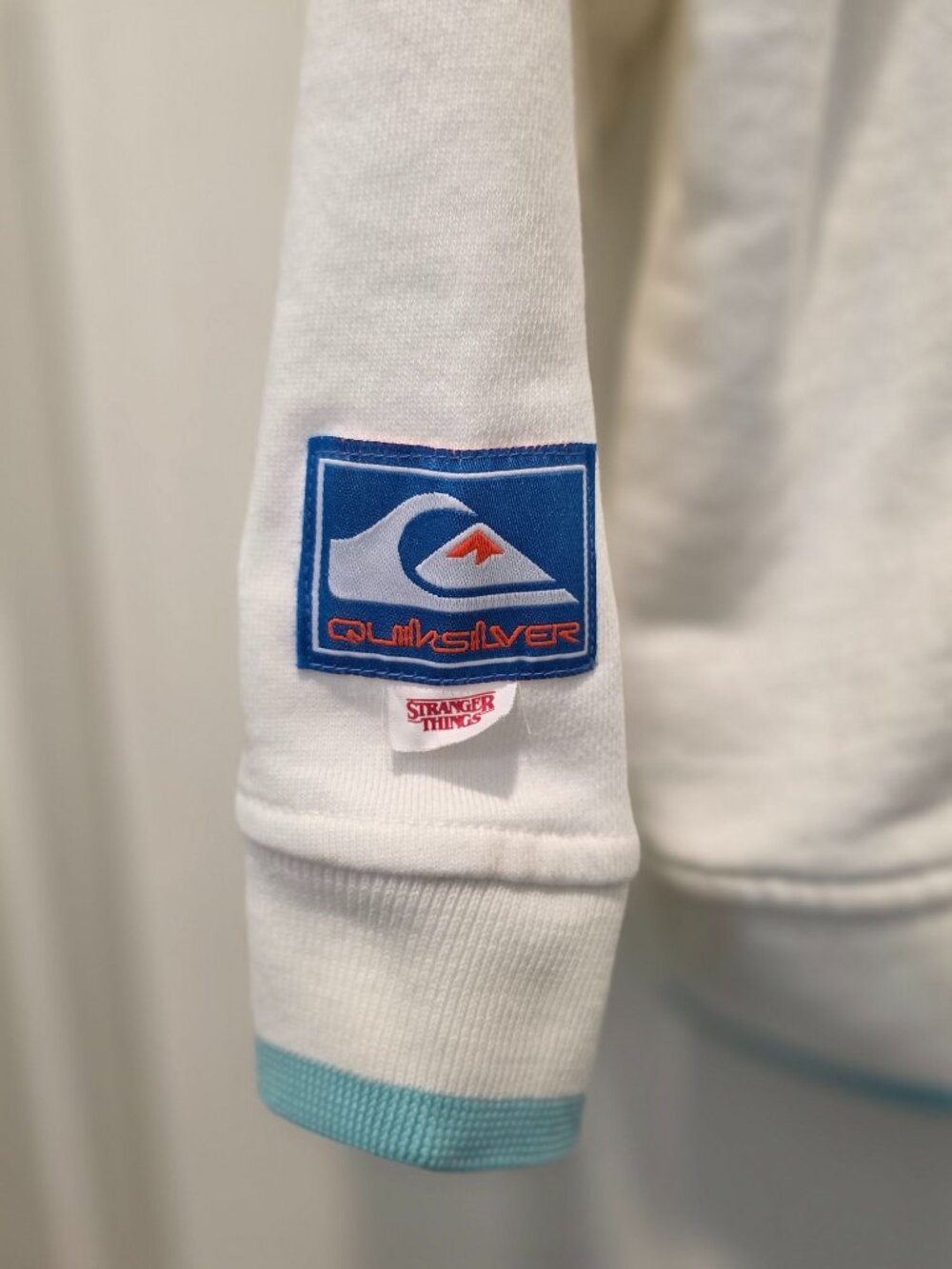 Stranger Things x Quiksilver Lenora Hills Surf Club White Half-Zip Sweatshirt M - Picture 5 of 8